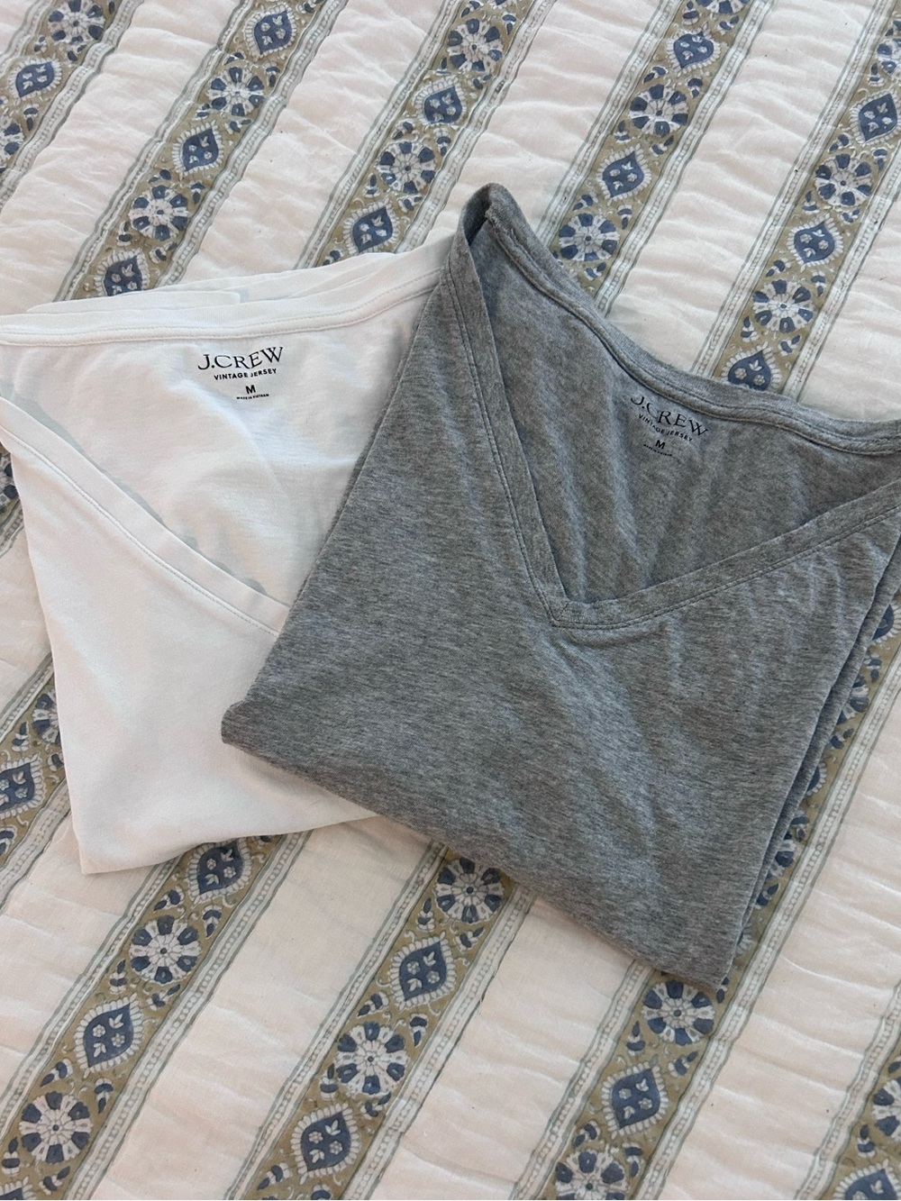 Set/2 J.crew Vintage V-neck T-shirts md